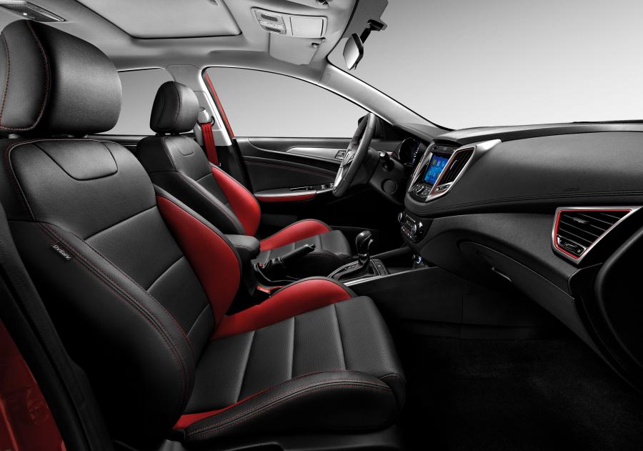 Интерьер Changan Eado XT RS 2017 года  (фото 10 из 15)